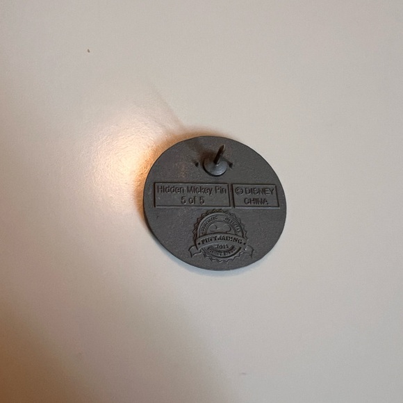 DLR 2011 Hidden Mickey Disneyland Icons Big Thunder Iron Works Disney Pin 85634 - Picture 3 of 4